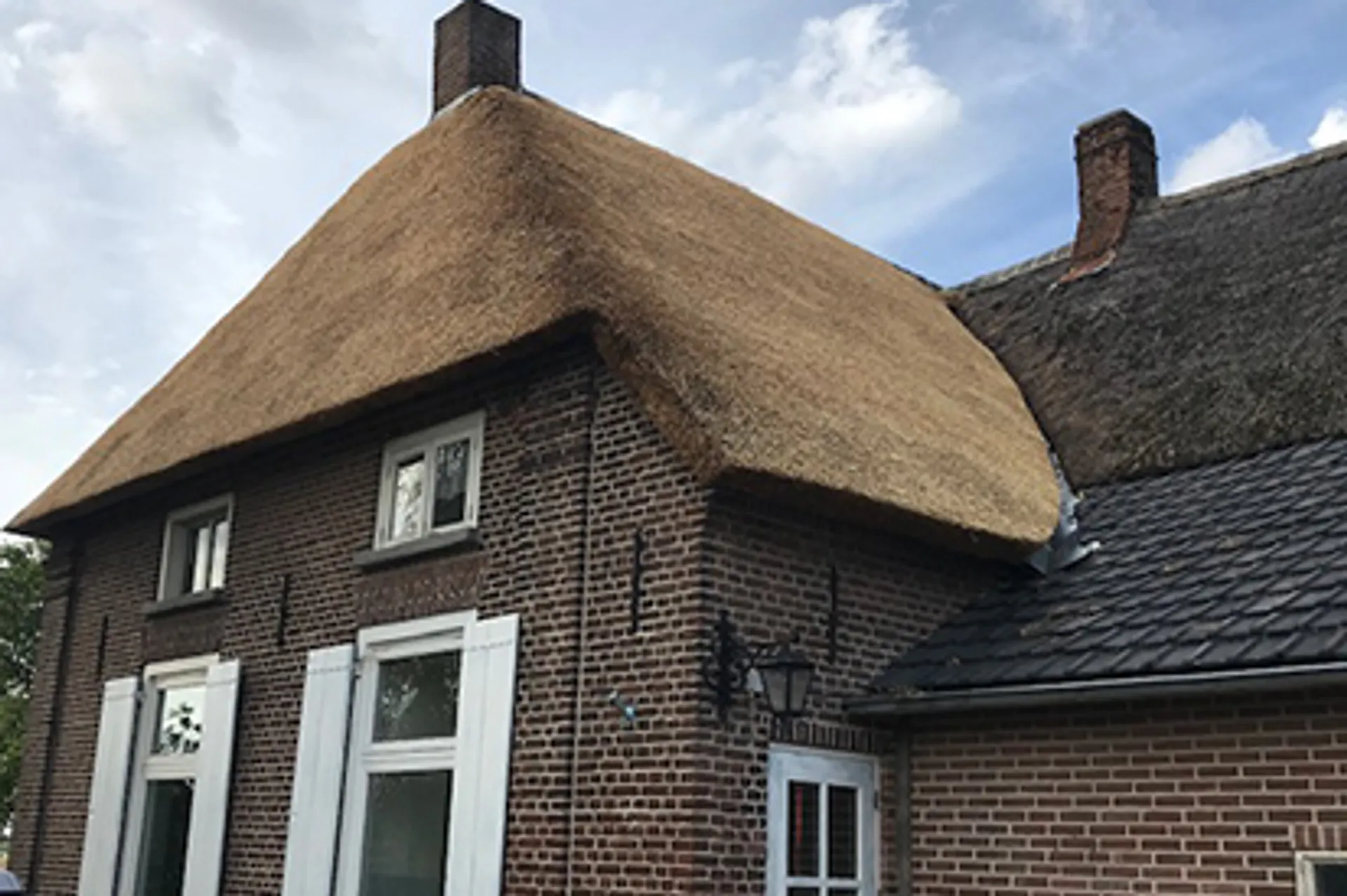 Karakteristieke woning met rieten dak - Elen Bouw project